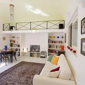 https://domus-osterio-magno.sicilyhotelsitaly.net
